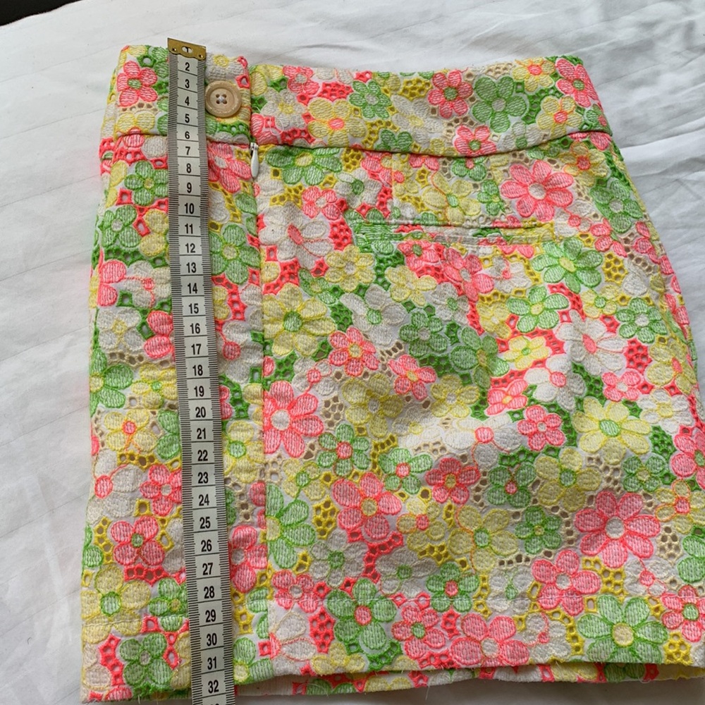 Lilly Pulitzer Short size 6 - Picture 9 of 9